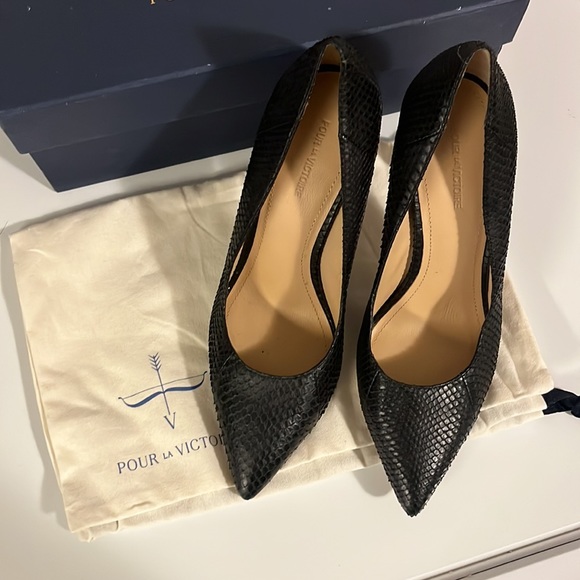 Pour LA Victoire Heels. Black Snakeskin. 3in heel - Picture 4 of 4
